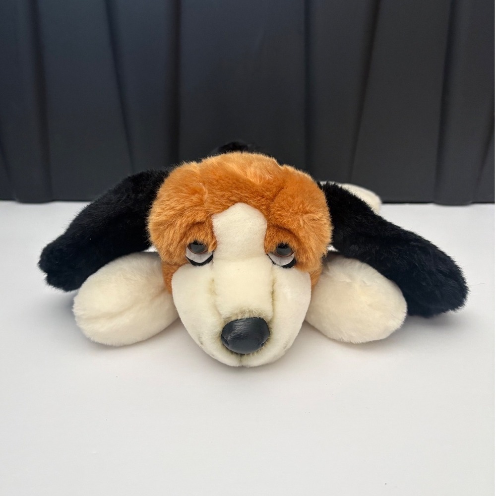 Vintage Aurora A&A Plush Hound Dog Beagle Flopsie Beans 1990s Tri-color Floppy